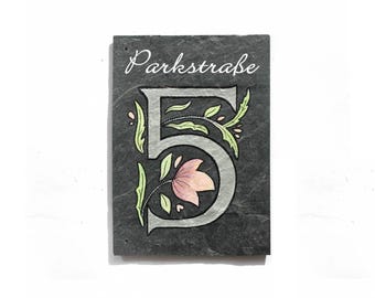 Schiefer Hausnummer MONOGRAMM SILBER | Schieferschild personalisiert | Schiefertafel / Schieferplatte handbemalt | Straßennamenschild