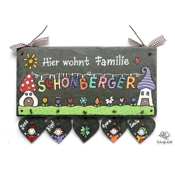 Schieferschild Familie mit Name und Figuren auf Herzanhänger personalisiert | Türschild Schiefer Buchstaben an Wäscheleine | Familienschild