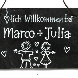 Türschild aus Schiefer für Paare personalisiert mit Namen. Wetterfestes Schieferschild, Namensschild, Haustürschild, Familienschild, Willkommensschild, Eingangsschild handbemalt. Geschenk zu Hochzeit, Geburt, Umzug, Einzug, Ostern, Geburtstag.