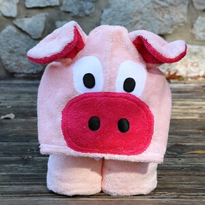 Pig Hooded Towel for Kids / Pig Gift / Farm Animal Bath Towel / Personalized / Baby Gift / Piggy Towel