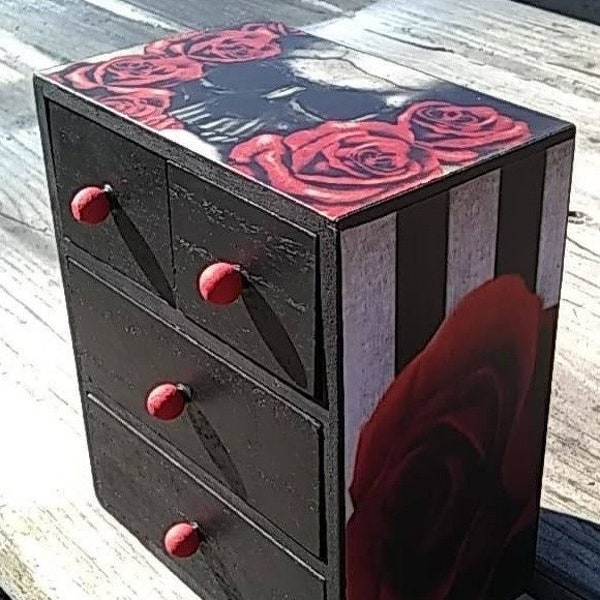 Mini boîte à bijoux personnalisée à 4 tiroirs avec tête de mort, roses noires et rouges avec des rayures noires et blanches