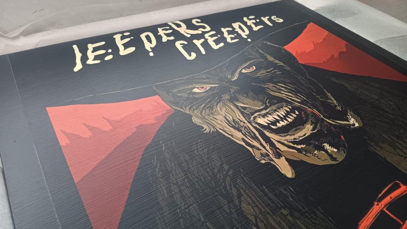 ¡Preciosa mesa auxiliar Jeepers Creepers, hecha a medida y recubierta de azúcar! ¡Hecha a medida! ¡Arte en muebles! Películas de terror, villanos de terror. imagen 2
