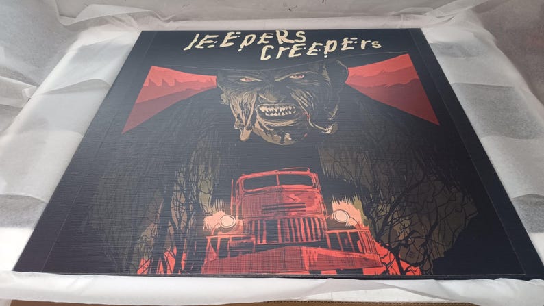 ¡Preciosa mesa auxiliar Jeepers Creepers, hecha a medida y recubierta de azúcar! ¡Hecha a medida! ¡Arte en muebles! Películas de terror, villanos de terror. imagen 5