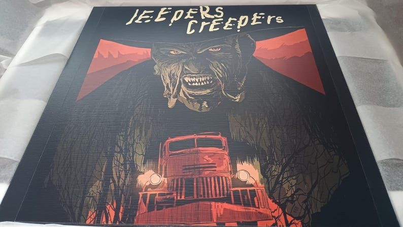 ¡Preciosa mesa auxiliar Jeepers Creepers, hecha a medida y recubierta de azúcar! ¡Hecha a medida! ¡Arte en muebles! Películas de terror, villanos de terror. imagen 4