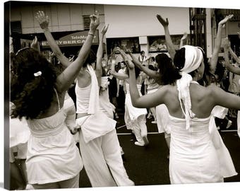 Freue mich über Sisterhood - Fotografie für einen Zweck / Kunst ist wichtiger als Hass / 100 % der Einnahmen gespendet, um geplante Elternschaft