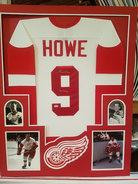 Detroit Red Wings Framed Retired Numbers Banner Etched Mat Gordie