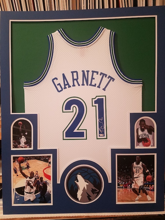 Kevin Garnett Signed Timberwolves Jersey (PSA)