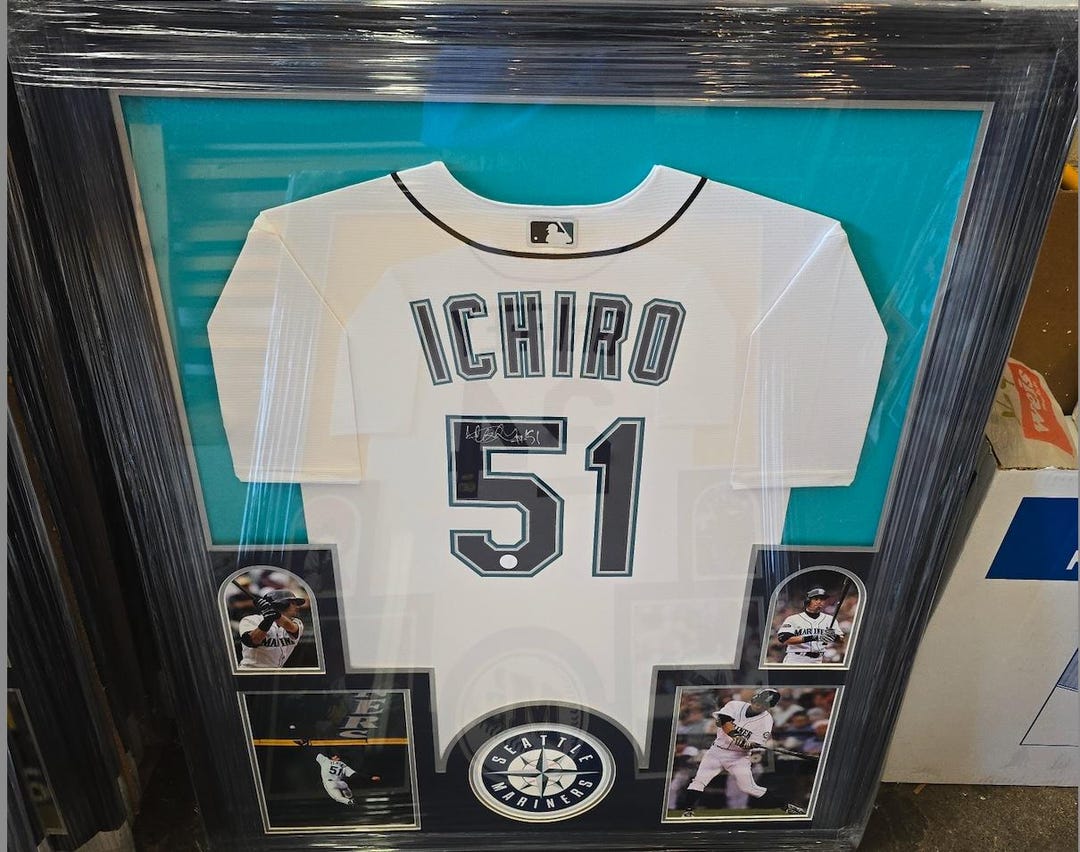 Ichiro Suzuki Autographed Signed Framed Seattle Mariners Jersey