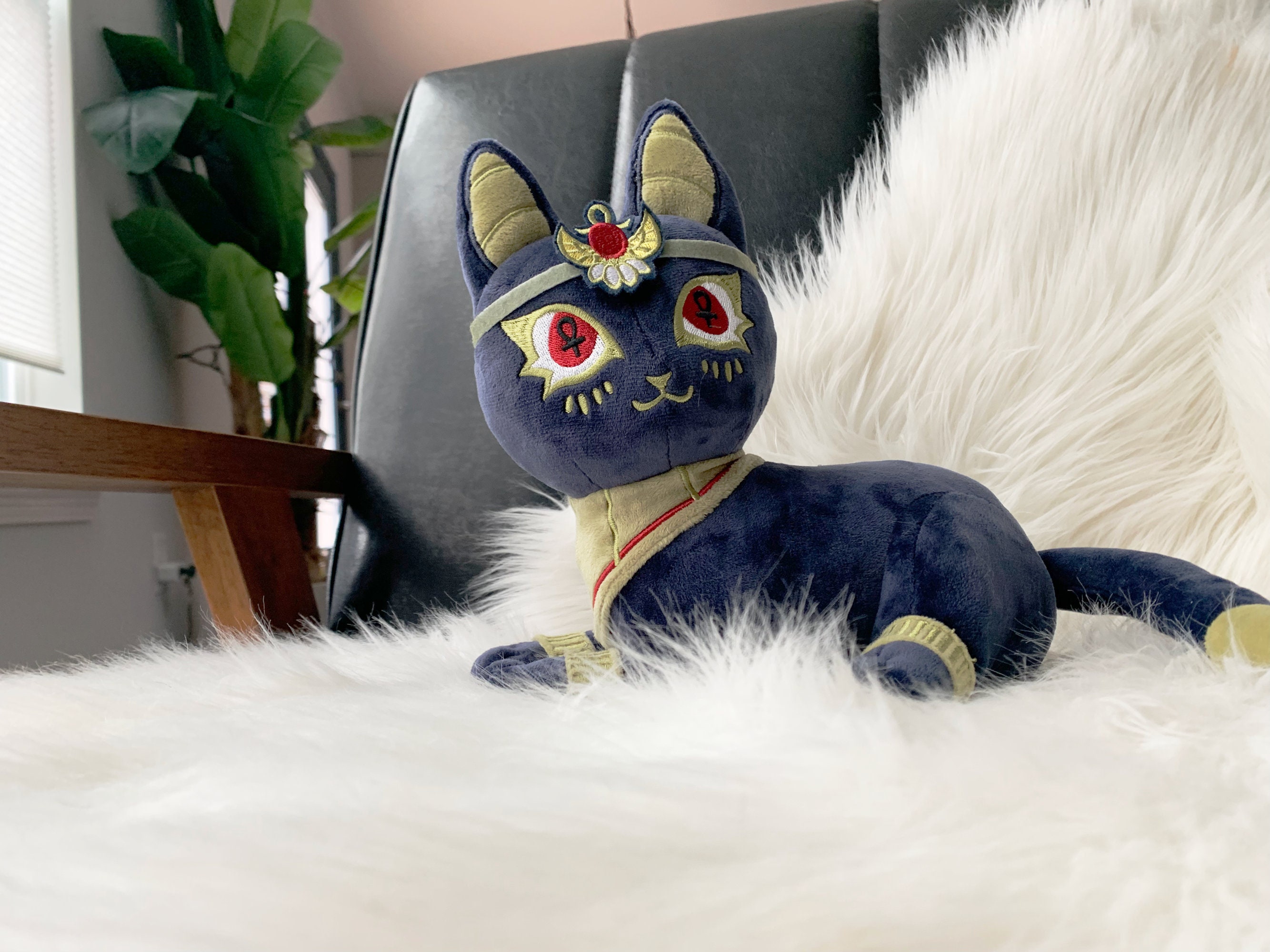 バステトぬいぐるみ：古代エジプトの猫の女神、ミンキー生地、刺繍の