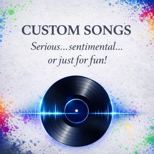 Puede incluir: Imagen que promociona canciones personalizadas. El texto dice "CUSTOM SONGS" encima de "Serious... sentimental... or just for fun!". Un disco de vinilo negro está centrado, con luz azul que emana de él. Salpicaduras de pintura coloridas enmarcan la imagen.