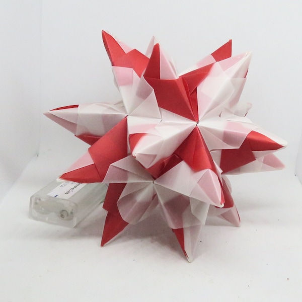 Origami Stern rot/weiß mit Licht, Bascetta Stern, gefalteter Stern, Stern mit LED-Licht, Gefaltete Papiersterne