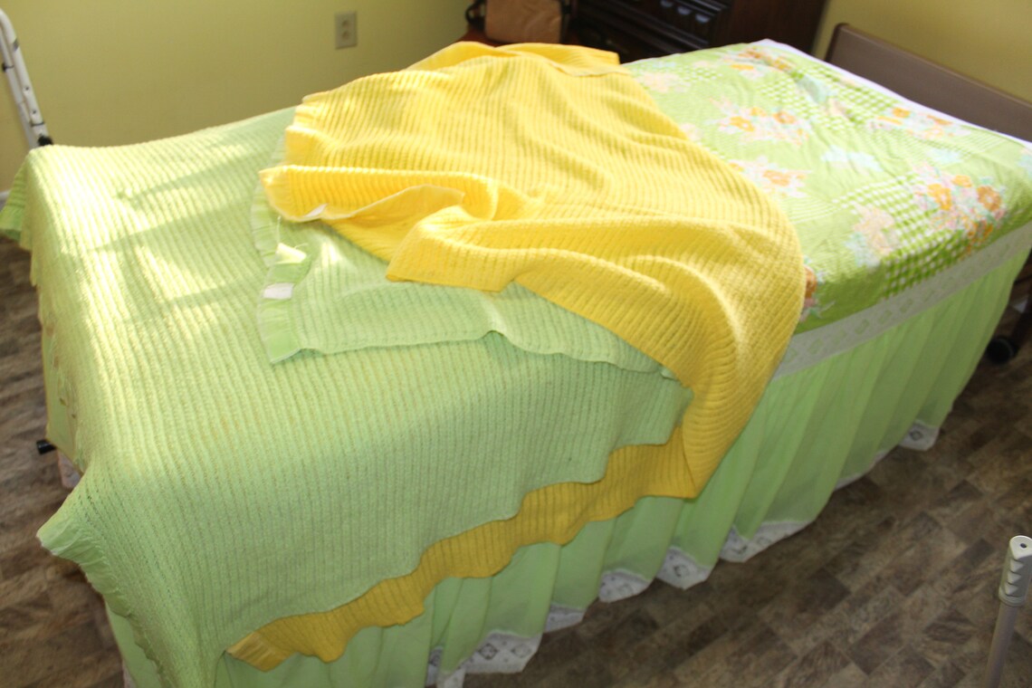 Vintage Twin Ruffely Bedspread Double Quilted With Two Etsy