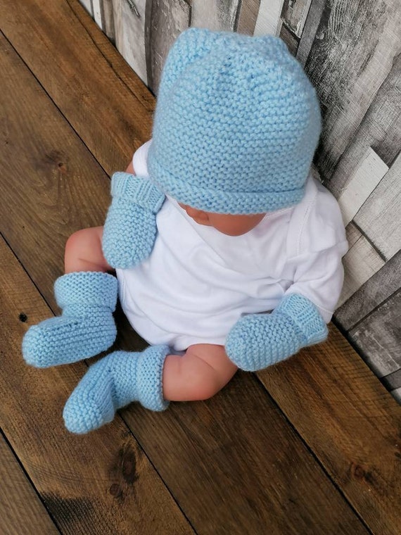 newborn hat and booties