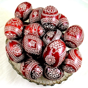 easter eggs, real chicken eggs, Polish traditional pysanka, kroszonka, Polish Folk Tradition, naturally dyed eggs, eggs art, home decoration