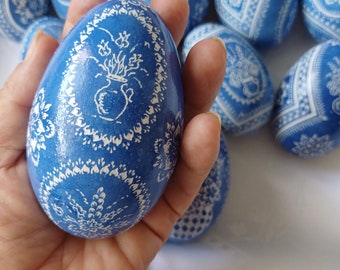 Paasei, echt ganzenei, handgemaakte pysanky-eieren, unieke artistieke paaseieren, blauwgouden pysanky, eierkunst, uniek paascadeau