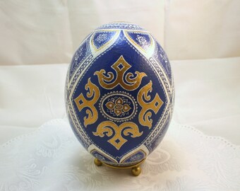Pysanka énorme, pysanka d’autruche, œuf de Pâques unique, œuf de Pâques en or bleu sur véritable œuf d’autruche, technique de grattage faite en pysanka, cadeau de Pâques