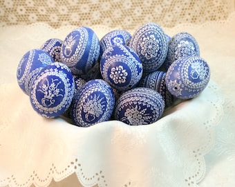 œufs de pâques bleus, vrais œufs de poule, œufs de pâques bleu cobalt, belle idée cadeau