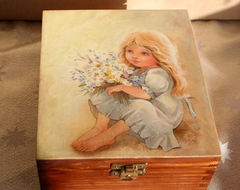 wood tea box girl with wild flowers, tea storage box, wooden chest, tea bag organizer, box for tea lovers, gift idea, gift for mom