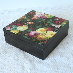 wood box with roses, black box with flowers, wooden pyx, keepsake box, black jewelry box, wooden case, birthday gift, mother&#39;s day present