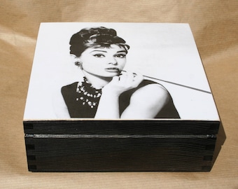Wooden box Audrey Hepburn, Breakfast at Tiffanys, keepsake box, box for jewelry, Audrey Hepburn box