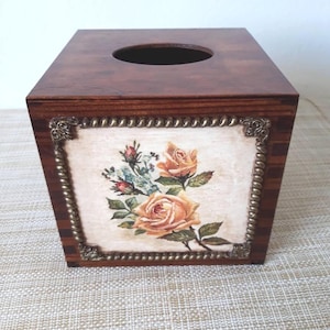 tissue box in roses, square tissue box cover, home decor in roses, vintage style tissue box, tissue container in tea roses, tissue holder