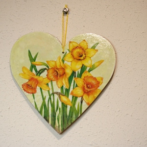 narcisi placca cuore in legno da 20 cm, decorazione porta primaverile, decorazione murale pasquale, biglietto di auguri pasquale, buona Pasqua, regalo per amico