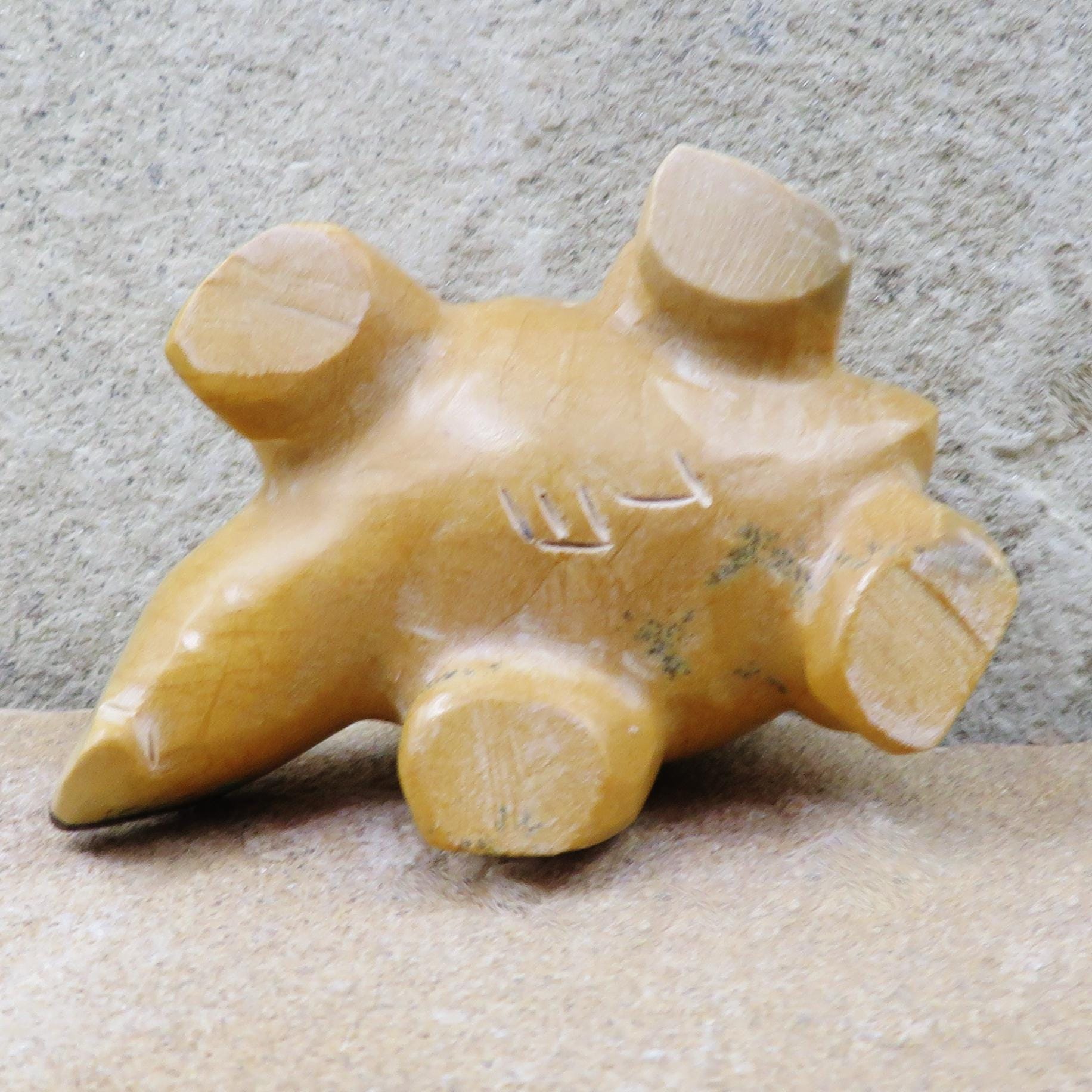 ズニ族のフェティッシュ - ネイティブアメリカンの動物彫刻