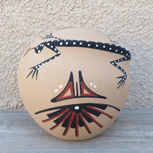 Native American-Authentic Jemez Pueblo Pottery-Handmade Raised Lizard Seed Pot-M.T. Chinana