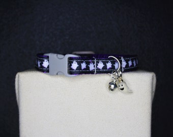 HALLOWEEN KATTHALSBAND | Kattungehalsband | Handgjort halsband | Halloween | Vänligt spöke | Spöken | Halsband med berlock | Halloweentillbehör