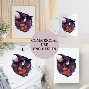 Op de afbeelding: Een heks-thema ontwerp is te zien op een ingelijste print, een witte mok, een wit t-shirt en een wit notitieboek. Het ontwerp bevat een heks met een paarse hoed, tegen een donkerpaarse en oranje achtergrond. De tekst "COMMERCIAL USE PNG DESIGN" is ook aanwezig.