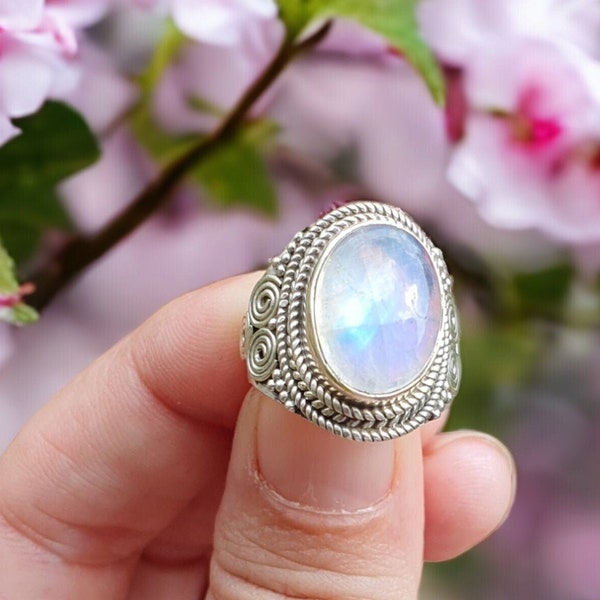 Oval MOONSTONE (Peristerite) ring on SILVER