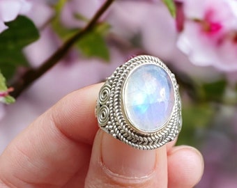 Oval MOONSTONE (Peristerite) ring on SILVER