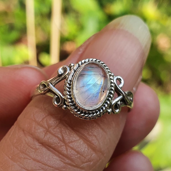 Oval MOONSTONE ring mounted on 925 SILVER