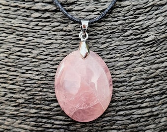 PENDENTIFS QUARTZ ROSE de Madagascar.