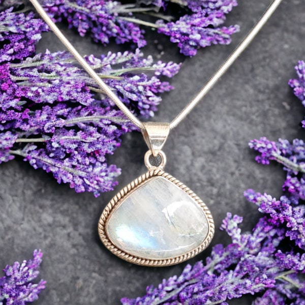 MOONSTONE pendant on solid 925 SILVER