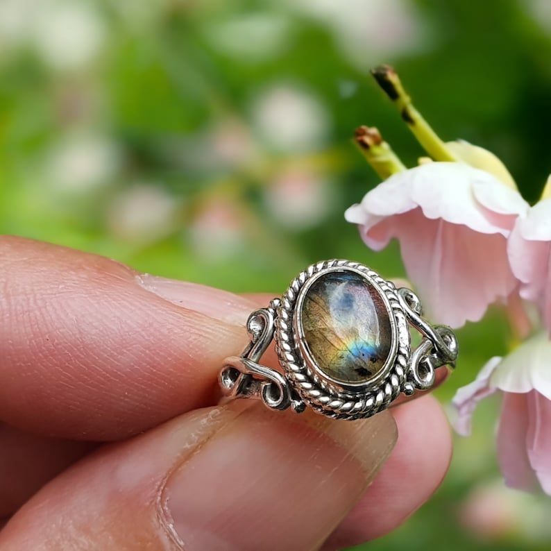 Oval LABRADORITE ring on 925 SILVER _ Women's Ring image 5