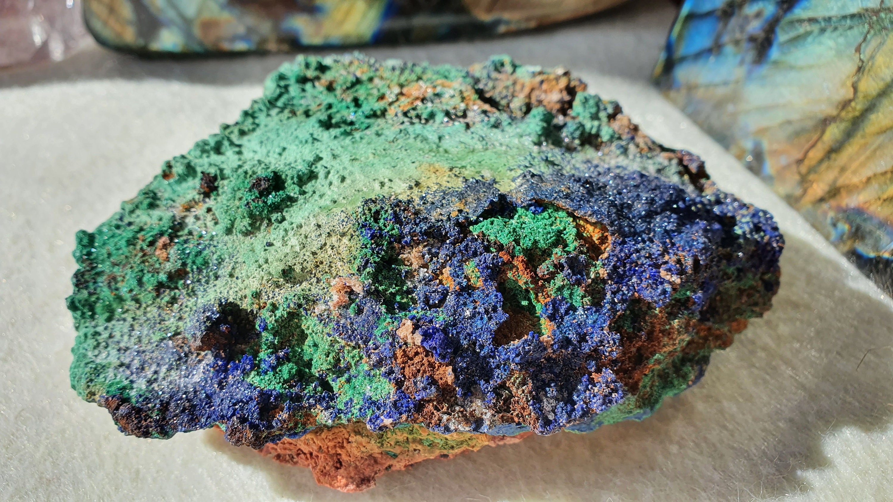 Splendide Pièce d'azurite Bleue Profond Malachite sur Barytine Du Maroc.