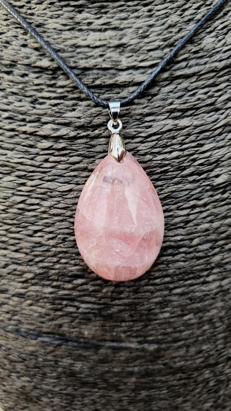 ROSE QUARTZ PENDANTS from Madagascar. FORME 2