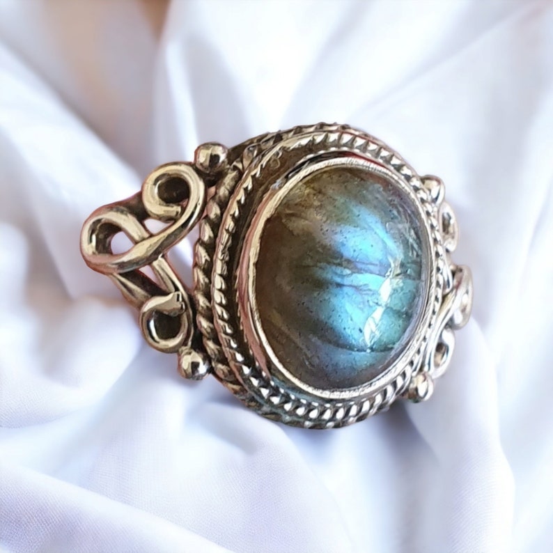 Oval LABRADORITE ring on 925 SILVER _ Women's Ring image 8