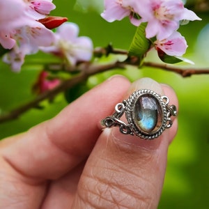 Oval LABRADORITE ring on 925 SILVER _ Women's Ring image 3