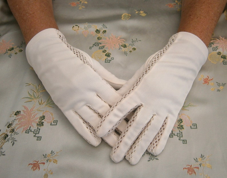 1950s lace gloves
