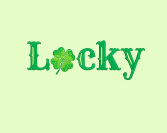 Peut inclure: Texte brodé en vert qui dit "Lucky" avec un trèfle à quatre feuilles au milieu du mot.
