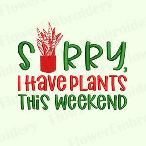 Op de afbeelding: Geborduurd ontwerp met de tekst "SORRY, I HAVE PLANTS THIS WEEKEND." Het ontwerp bevat een rode pot met een plant en de tekst in groen en rood. Perfect voor plantenliefhebbers.
