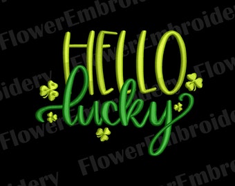 Peut inclure: Broderie verte et jaune avec le texte "Hello Lucky" et quatre trèfles autour du texte.