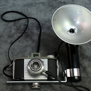 Kodak Pony 828 35mm Film Viewfinder Camera Anaston 51mm f/4.5 Lens with Model B Flash