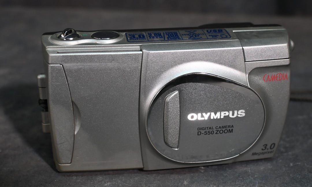 Olympus Digital Camera D-550 Zoom Camedia 3.0 Megapixel With 128 MB ...