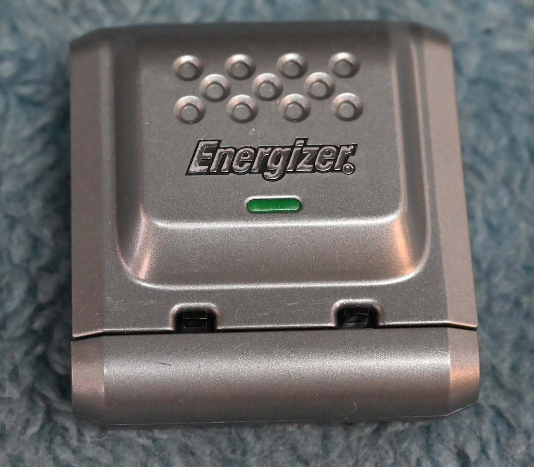 Energizer Battery Charger Model CHDC for Rechargeable AA and AAA
