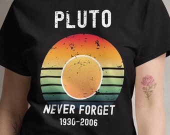 Pluto Never Forget Vintage T-Shirt: Astronomy Space Lover Gift