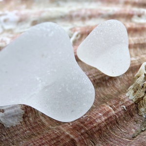 Un duo de bases de vase en verre clair de mer ou de tiges de verre - Bijoux / Arts / Fournitures d’artisanat / Pendentifs / Véritable verre de mer écossais naturellement dépoli.