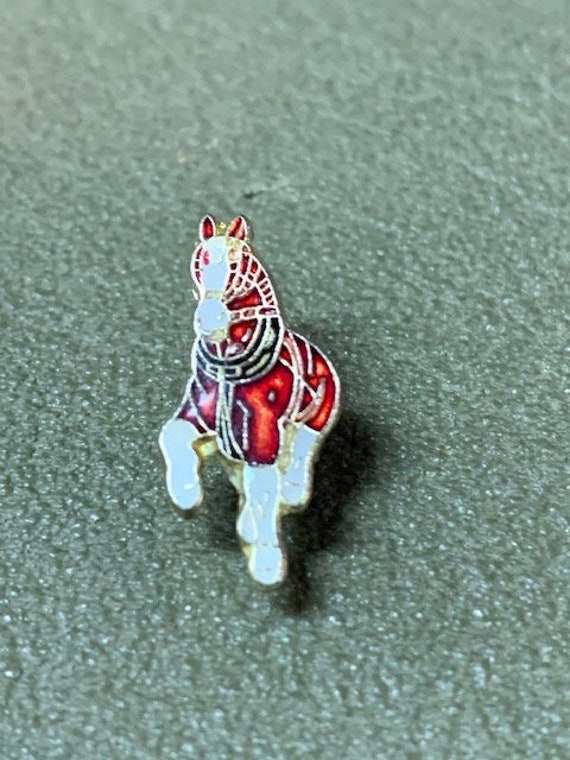 CLYDESDALE WORKING ENGLISH HORSE LAPEL PIN BADGE 1 INCH 